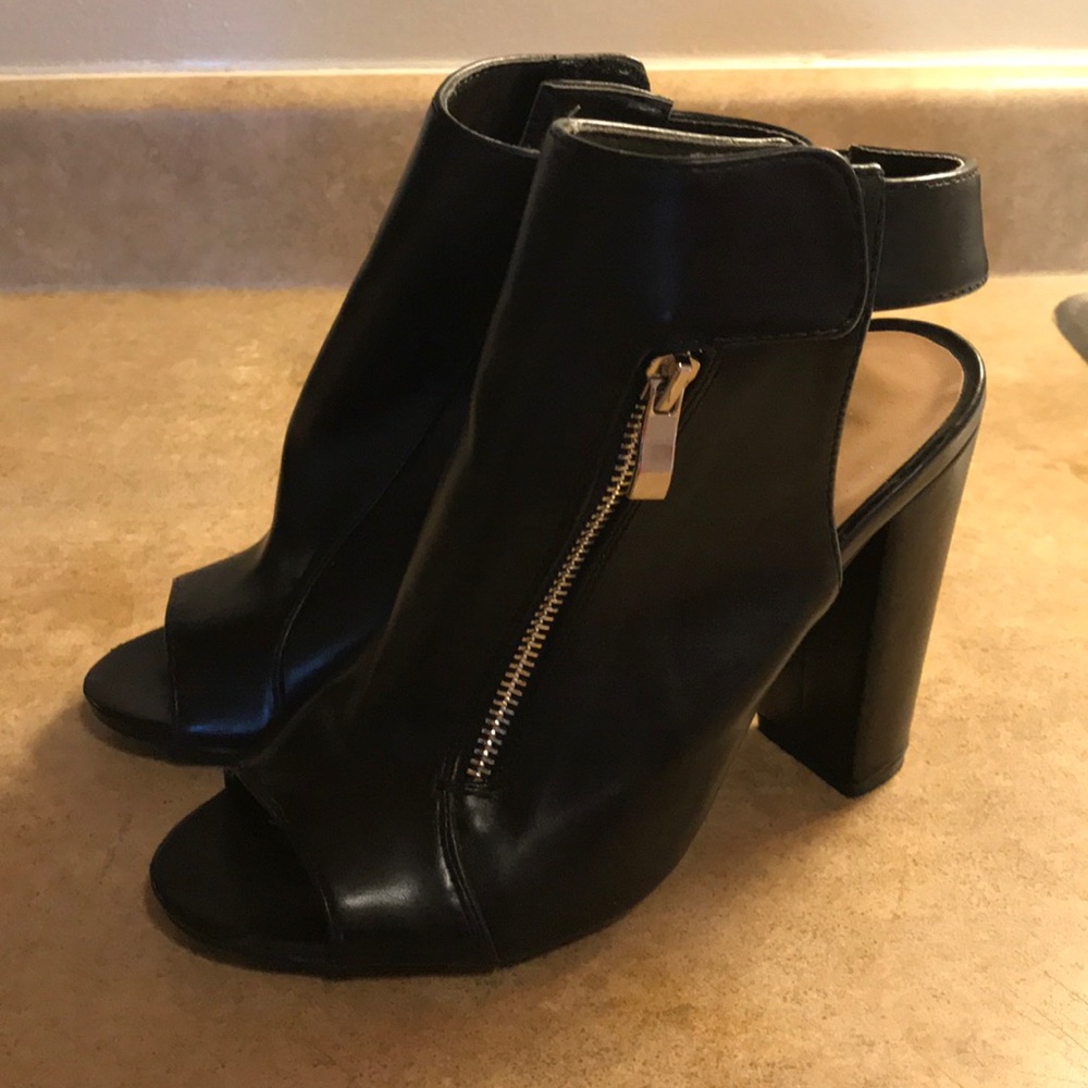 Zip up black heels just fab